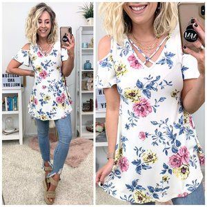 NWOT Madison + Mallory Juliane Criss Cross Cold Shoulder Floral Top - Size Large